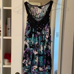 Sleeveless shirt.